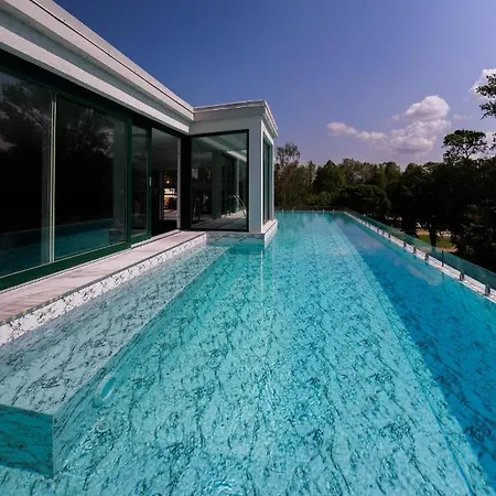 Bauhaus Penthouse Wellness 1 Apartament Siófok